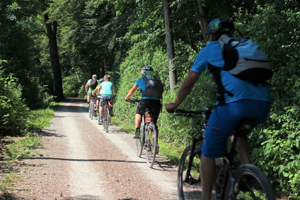 Fahrradf fahren. Radtour in der fränkischen Schweiz.